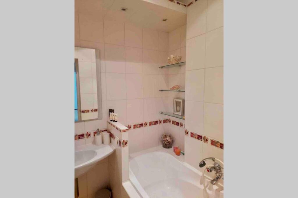 Hidden Gem Garden Apartment คราคูฟ ภายนอก รูปภาพ