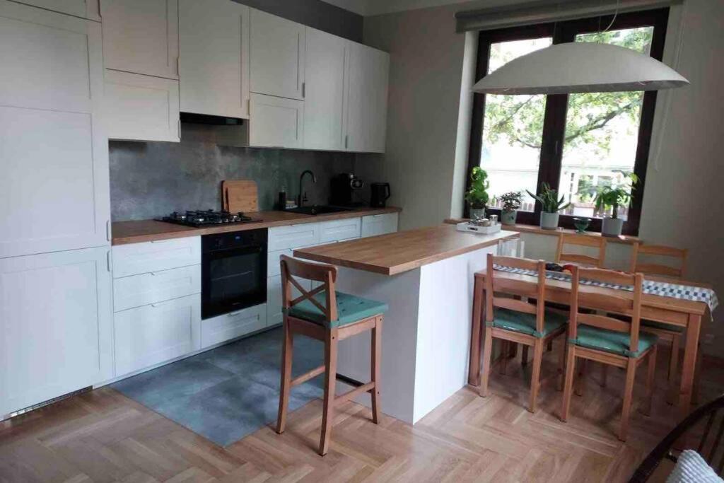 Hidden Gem Garden Apartment คราคูฟ ภายนอก รูปภาพ