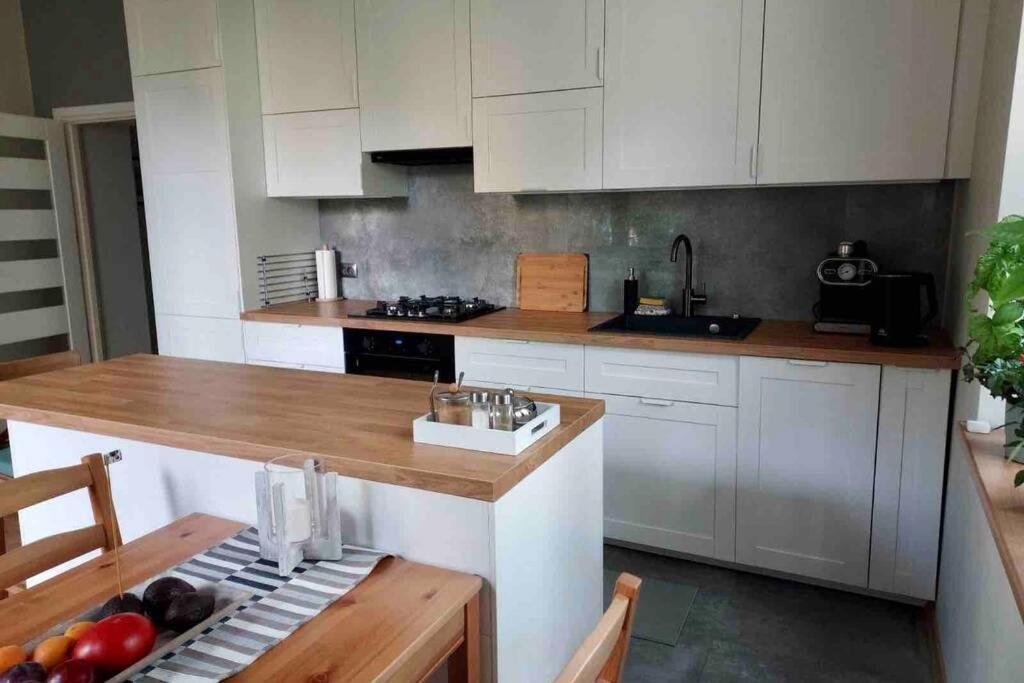 Hidden Gem Garden Apartment คราคูฟ ภายนอก รูปภาพ